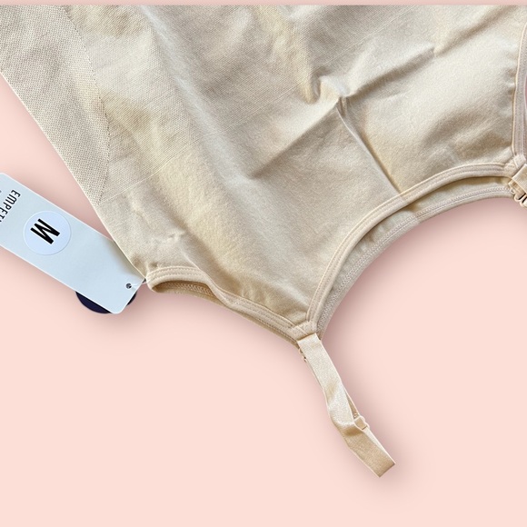 1 SIZE MEDIUM NUDE EPETUA SHAPEWEAR TANK TOP SCOOP NECK CAMI NWT SHAPERMINT - Picture 3 of 4